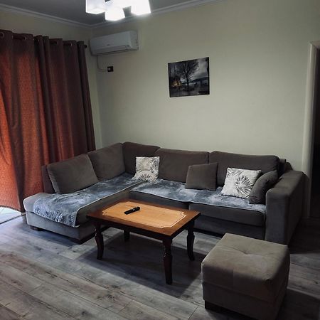 Family Apartments Sarandë Buitenkant foto