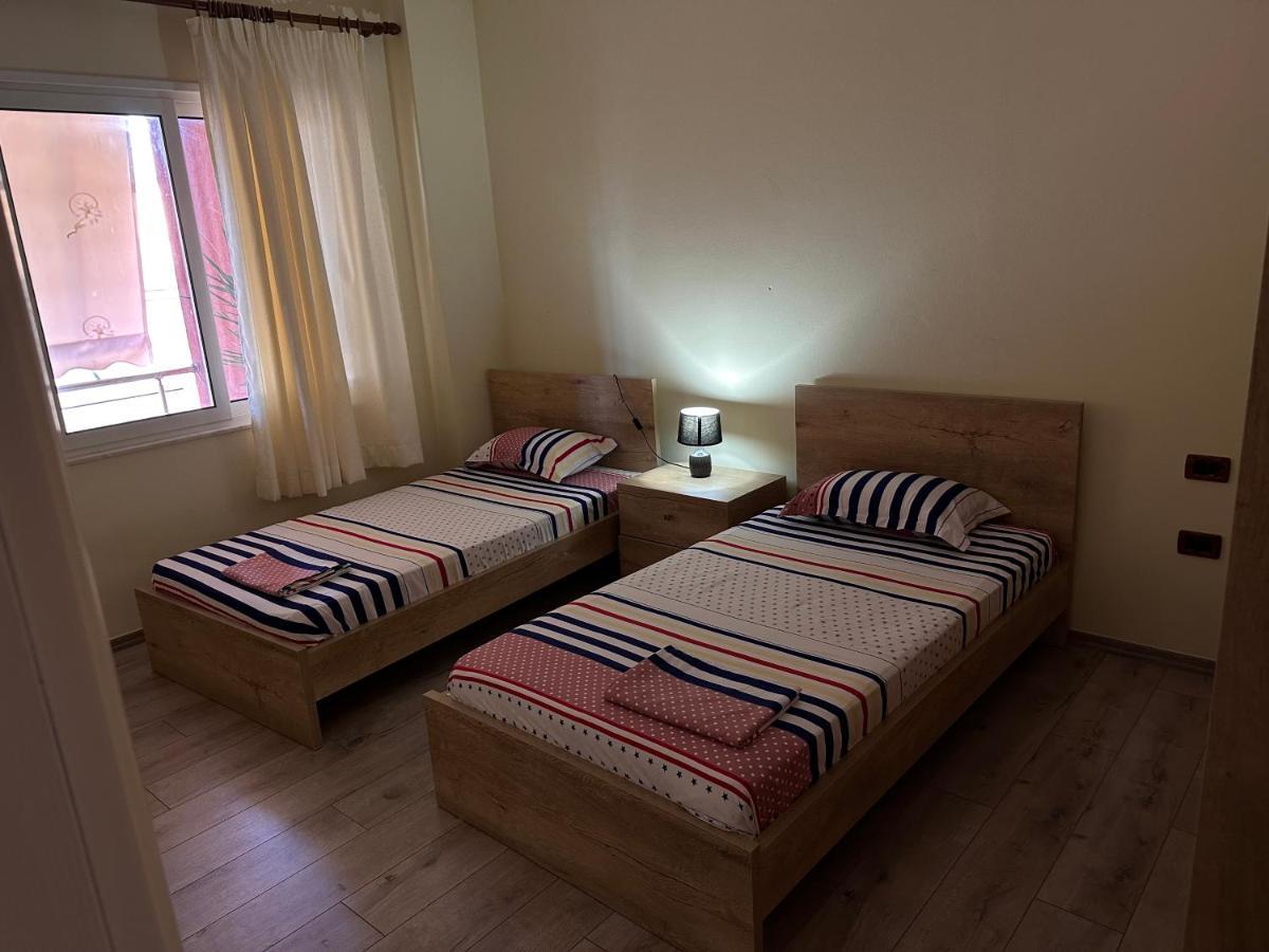 Family Apartments Sarandë Buitenkant foto