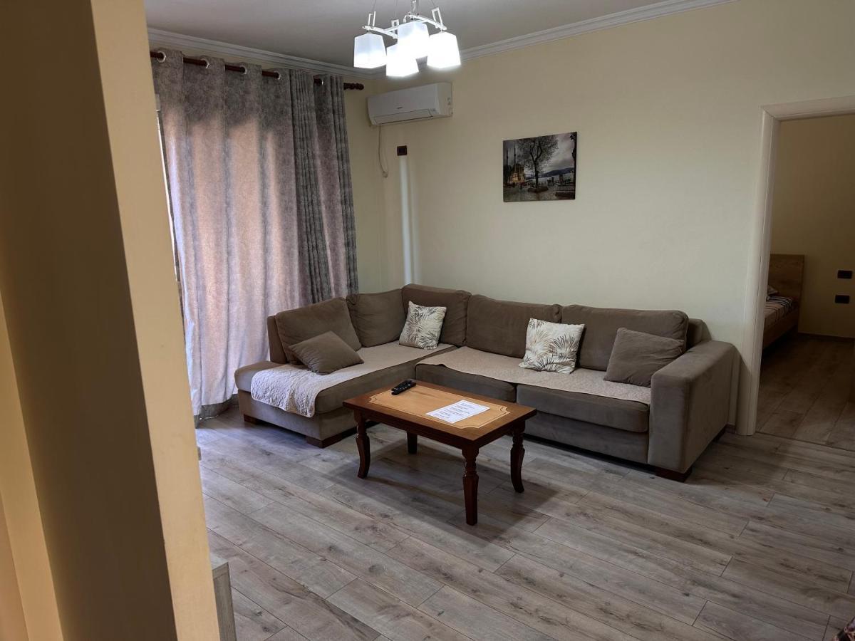 Family Apartments Sarandë Buitenkant foto
